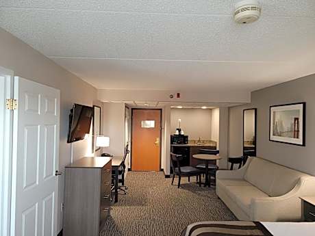 King Suite with Hot Tub - Non-Smoking