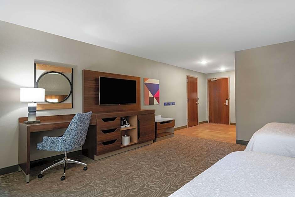 Hampton Inn By Hilton & Suites Fort Wayne Downtown