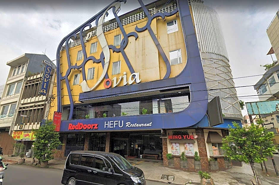 RedDoorz Premium near Bandung Station