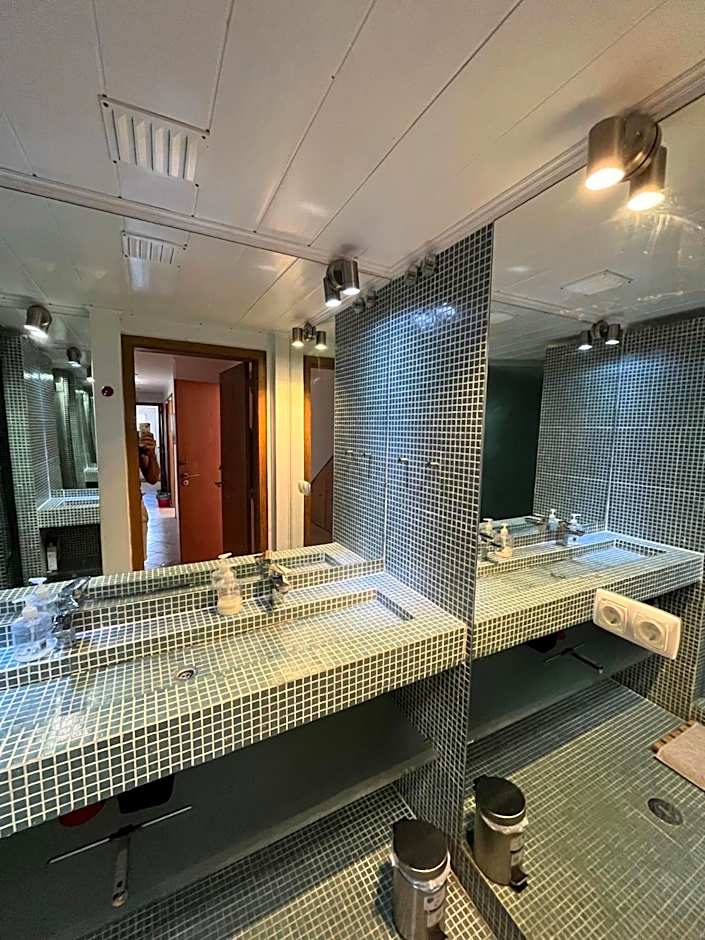 AMAZIGH HOSTEL Rooms & Dorm with Share Kitchen