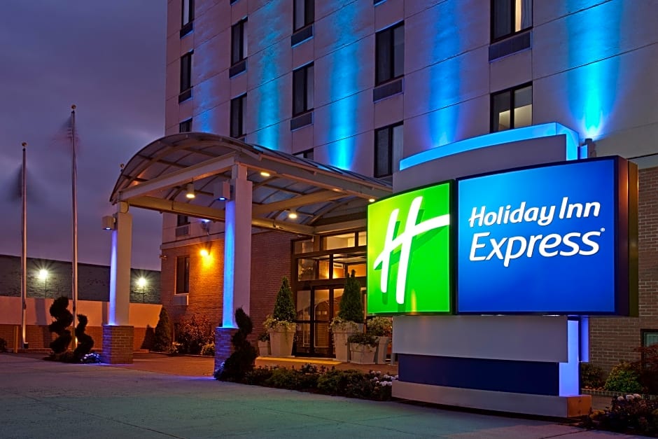 Holiday Inn Express Brooklyn, an IHG Hotel