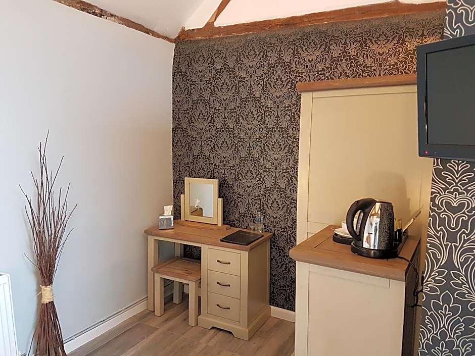 Curly Tail Accommodation