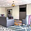 Clarion Inn & Suites Near Downtown