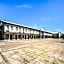 Days Inn & Suites by Wyndham Webster NASA-ClearLake-Houston