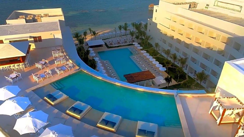 Izla Beach Front Hotel