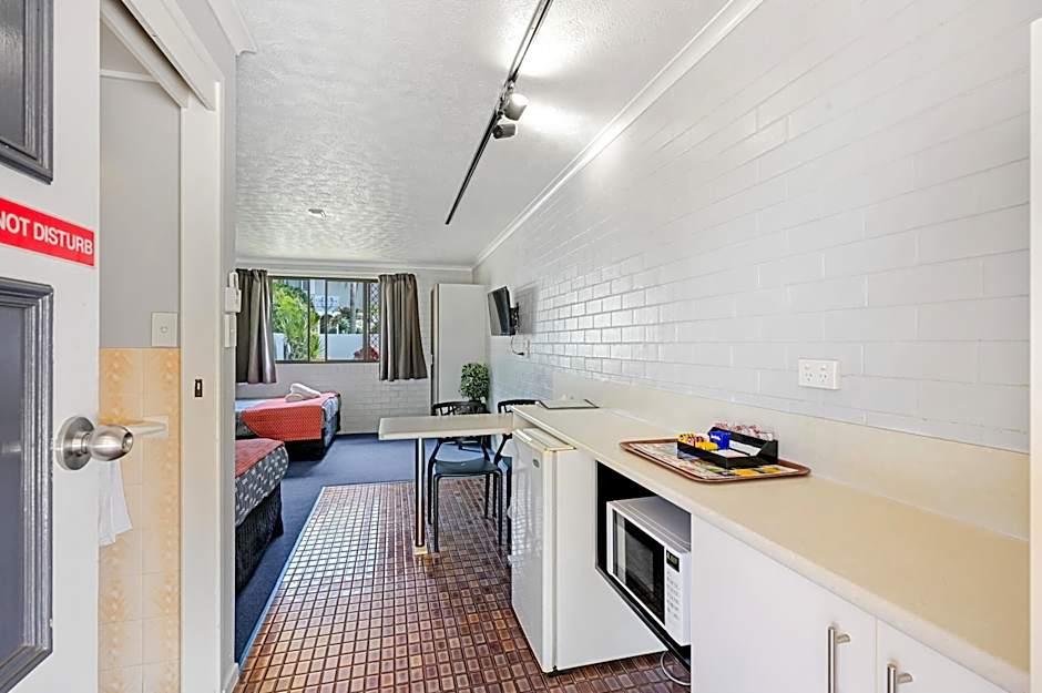 A Raceview Motor Inn