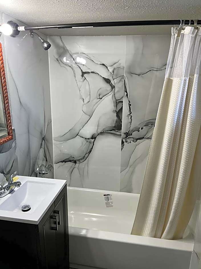 Miami Inn & Suites