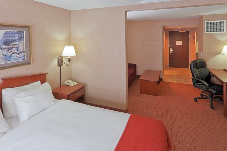 Holiday Inn Express Hotel & Suites Deadwood-Gold Dust Casino, an IHG Hotel