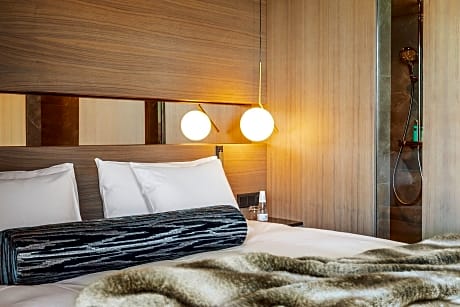 Penthouse - min. age 25+ (1 King Bed)