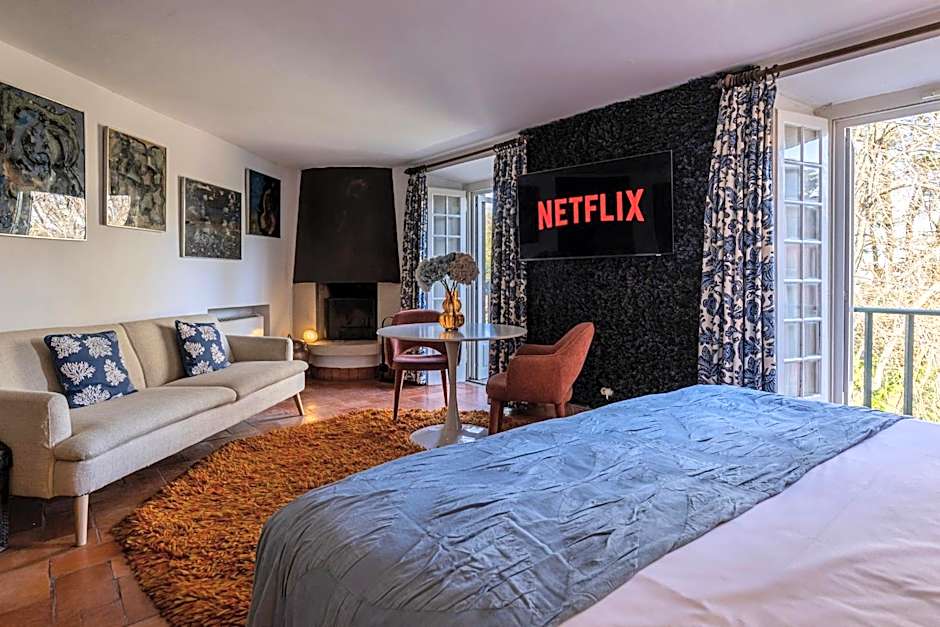 Sintra WOW - Unique double Smart Room in 17th century Palace! Hot tub, Snooker, BBQ, PS5, Sauna, Gym