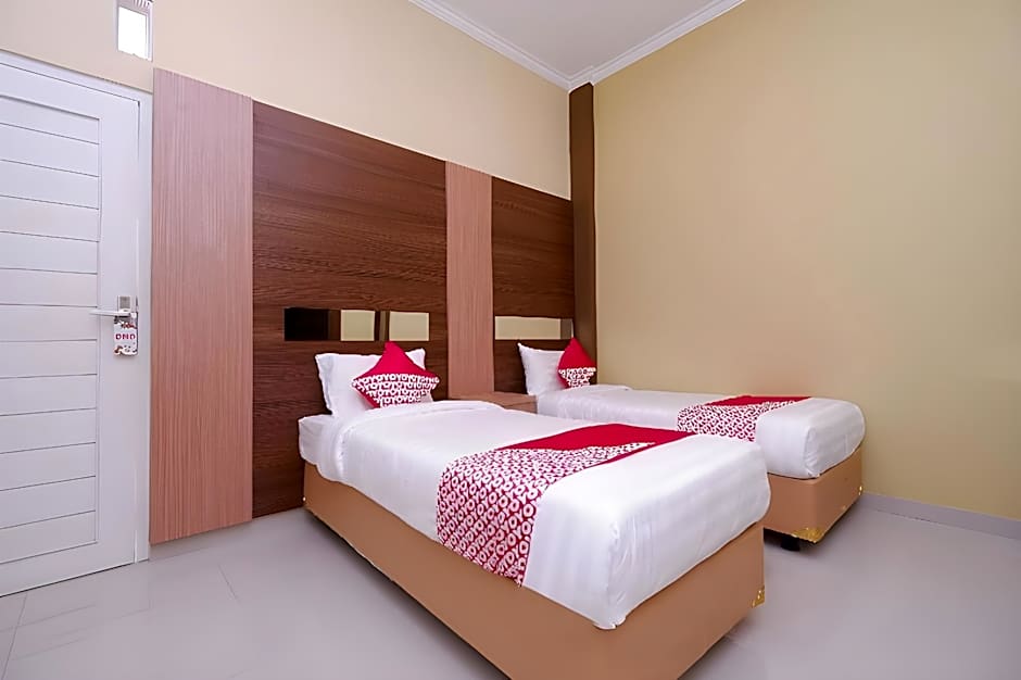 Shabrina Homestay Syariah Terminal Tirtonadi Solo RedPartner