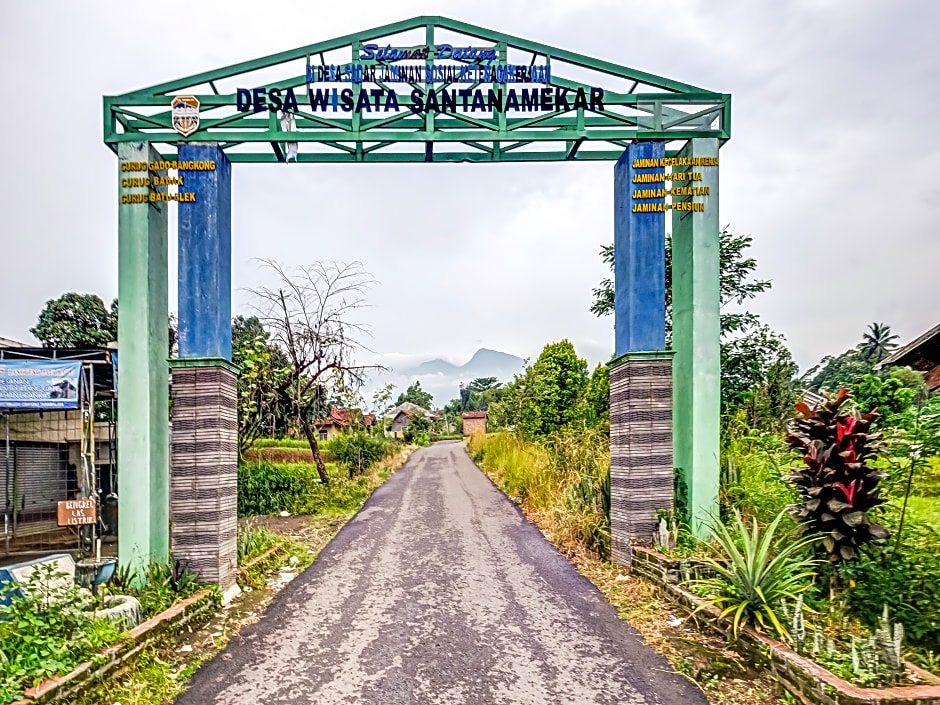 OYO Homes 91067 Desa Wisata Santanamekar