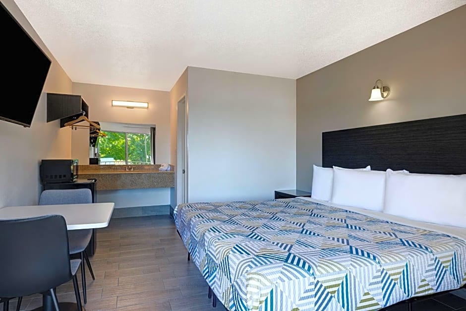 Motel 6 Branson West, MO - Silver Dollar City