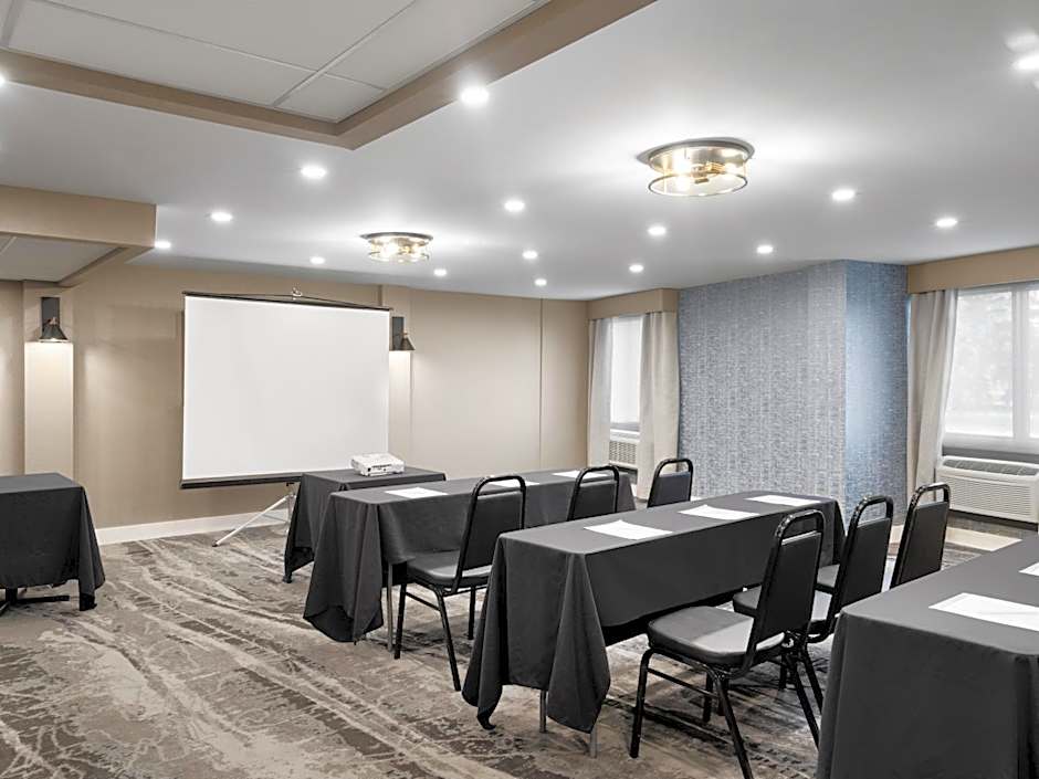 Holiday Inn Calgary Airport By IHG