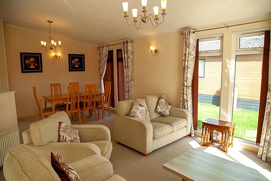 Saffron Lodge With Hot Tub