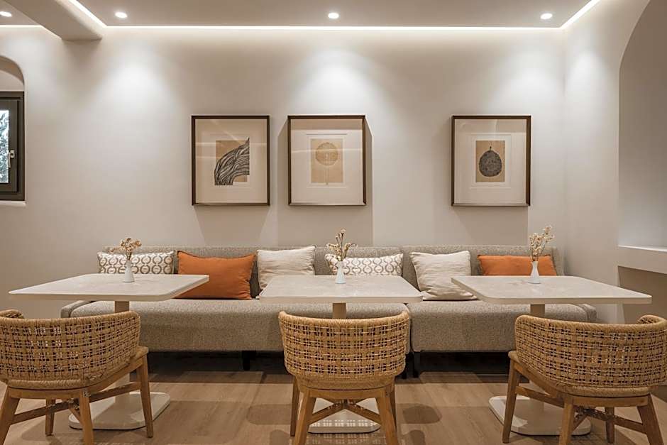 NĒRO Suites by NOMÉE Hospitality Group