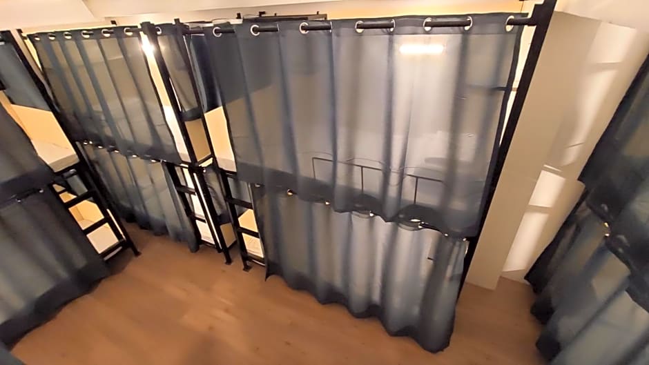 Nomad's Hub - Best Value Co-living Hostel