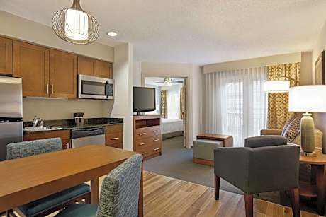 One-Bedroom King Suite with Fireplace - Non-Smoking