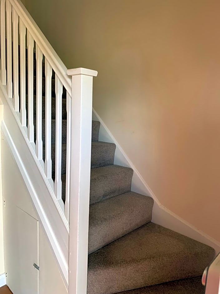 Private Rooms In A Cheerful 4-Bedroom Town House