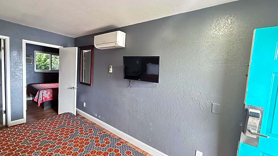 Fireside Inn By The Beach Boardwalk & Bowling