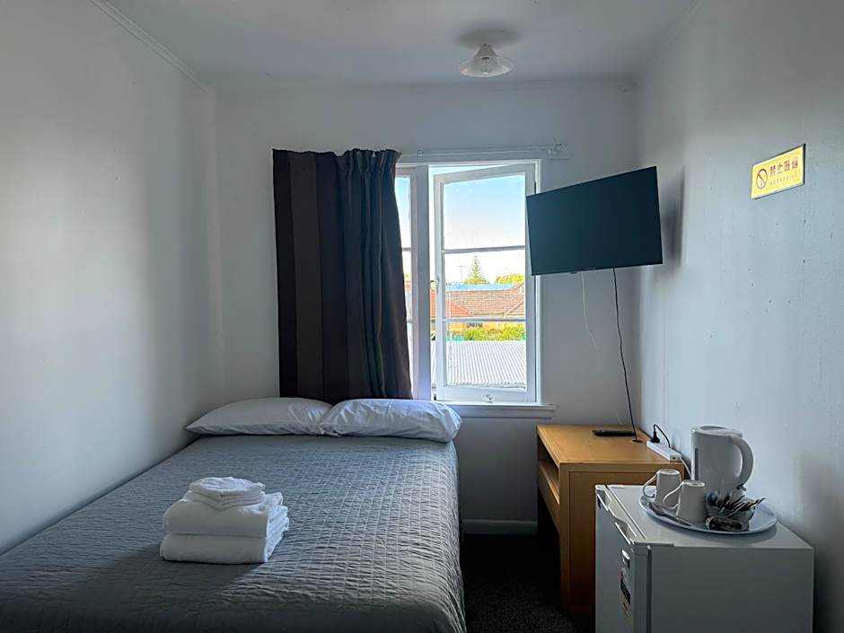 Rainbow Motel & Guest House