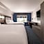 Holiday Inn Express & Suites Niagara Falls By IHG