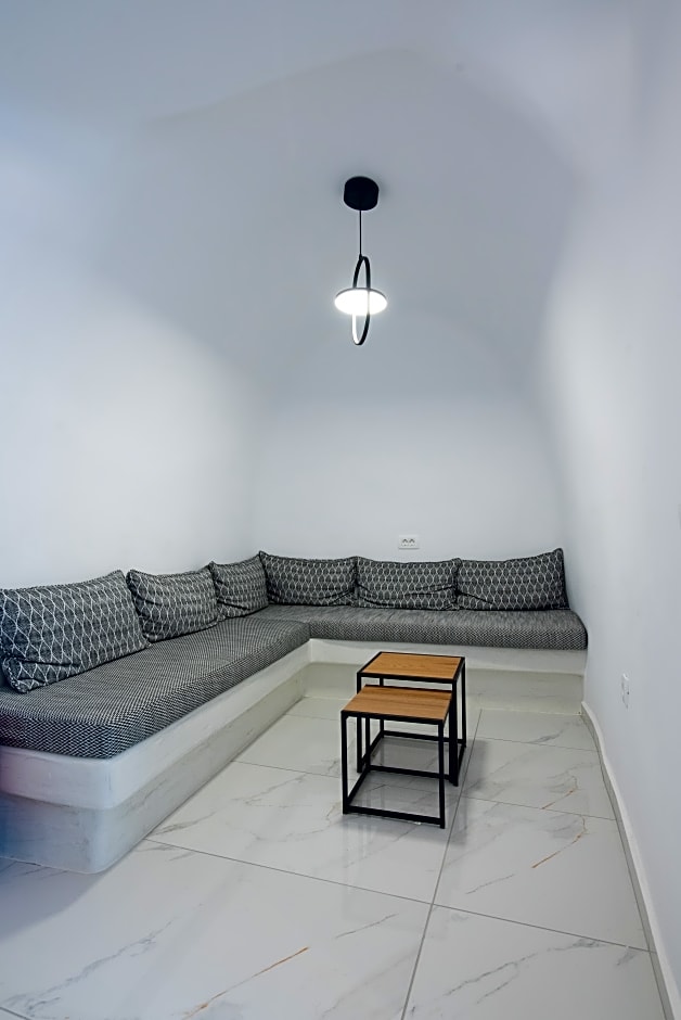 Caldera Cliff Illusion Suites