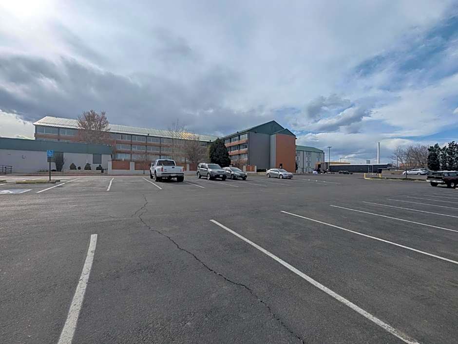 Plaza Hotel Denver Central