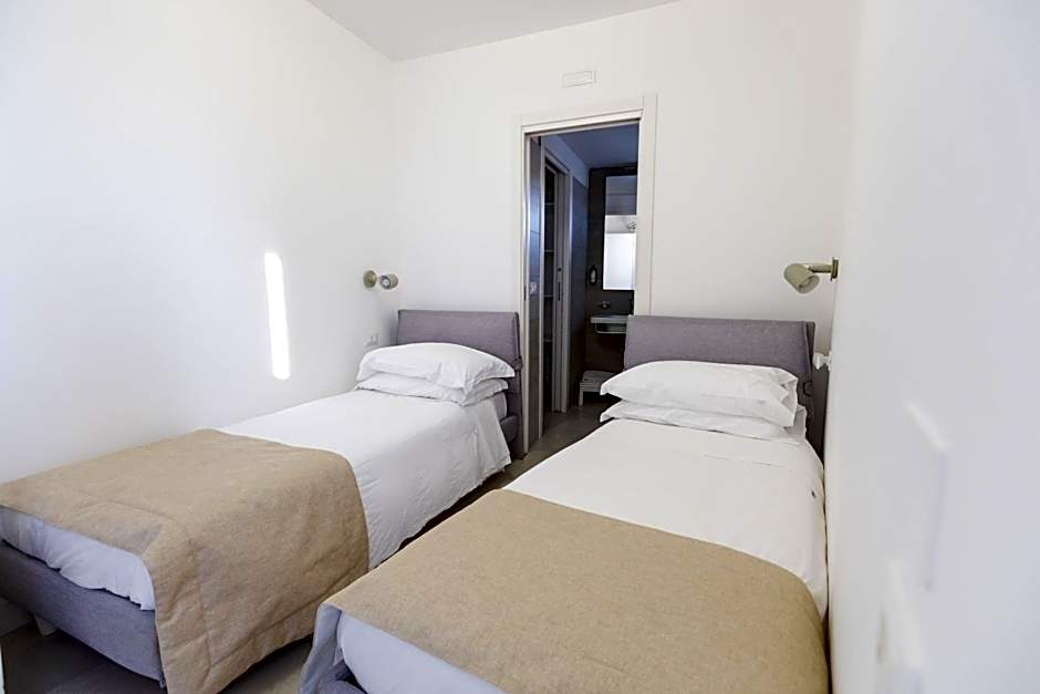 White 1903 - Rooftop Pool & Luxury Rooms