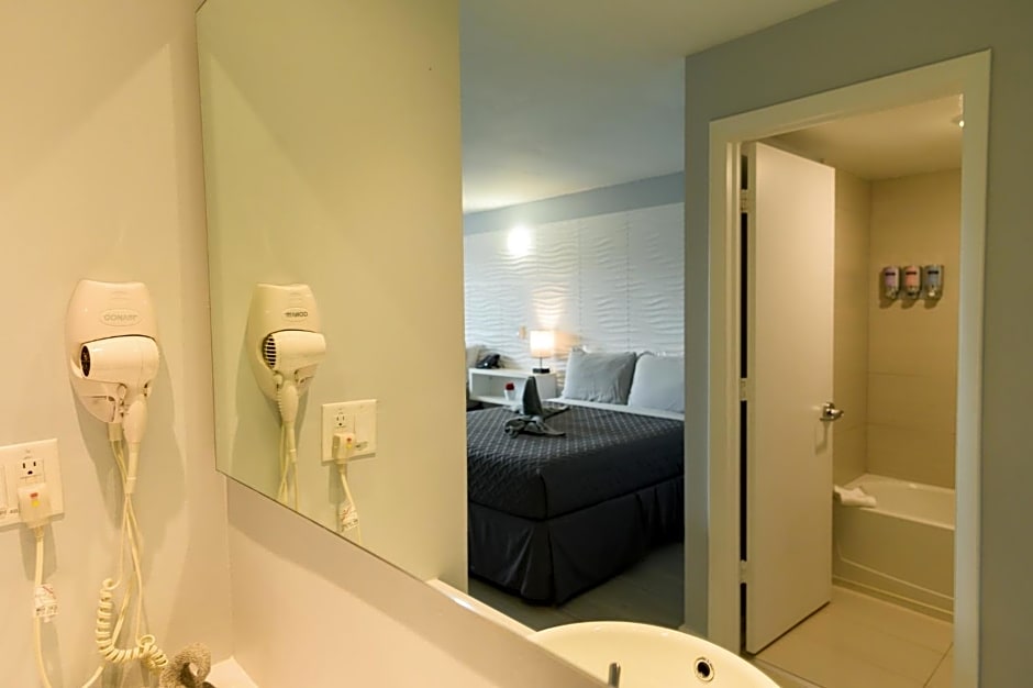 Hotel Room Near Disney 4 People