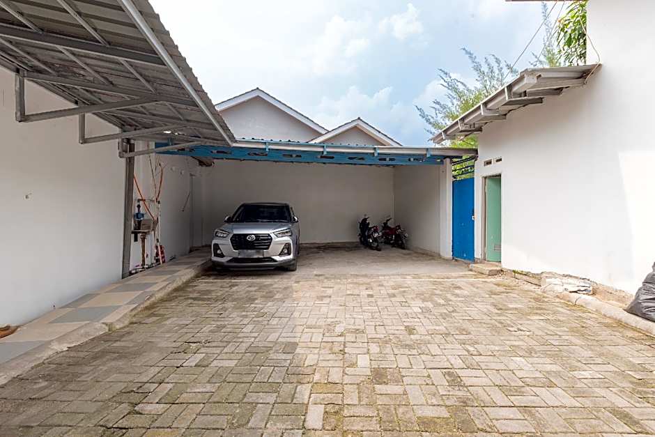 RedDoorz @ Jalan Otista Karawang