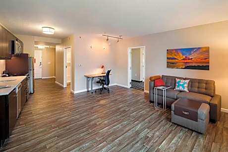 Deluxe One-Bedroom Queen Suite with Sofa Bed