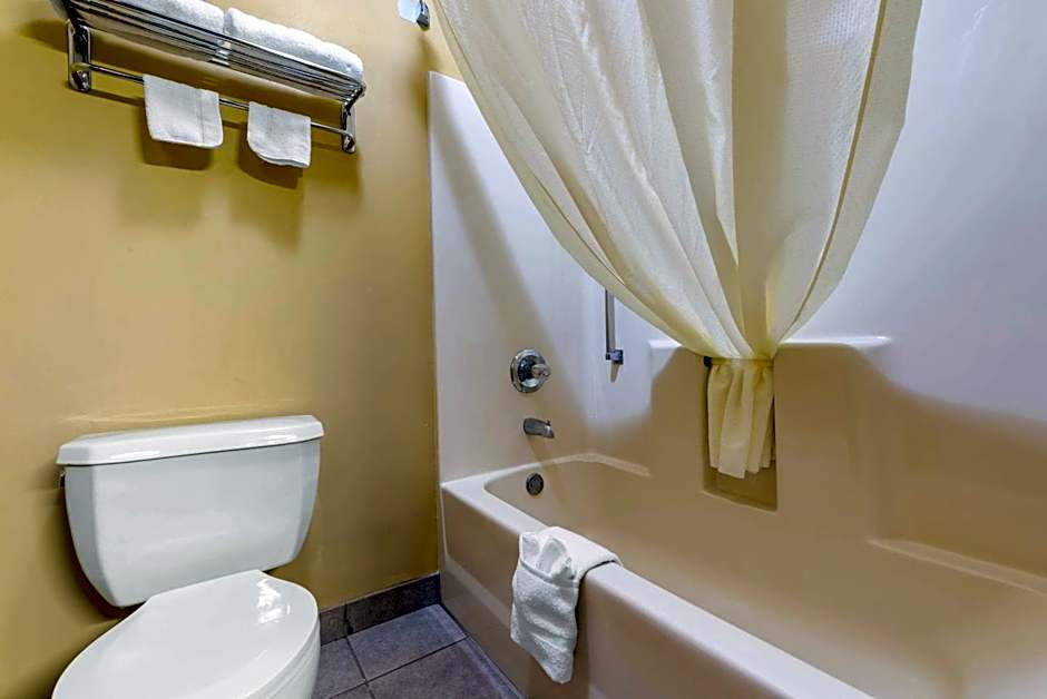 Econo Lodge Louisville Airport