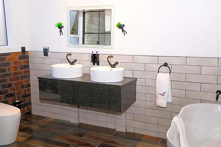 TshiBerry Bed & Breakfast