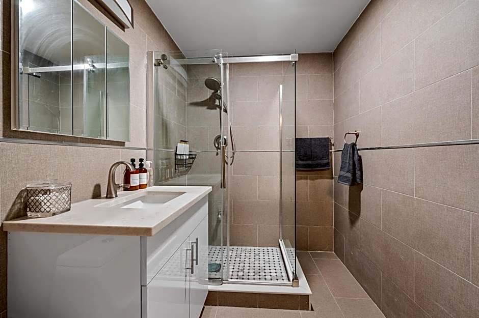 Upper East Side Luxury 3BR 2B 1700 square feet