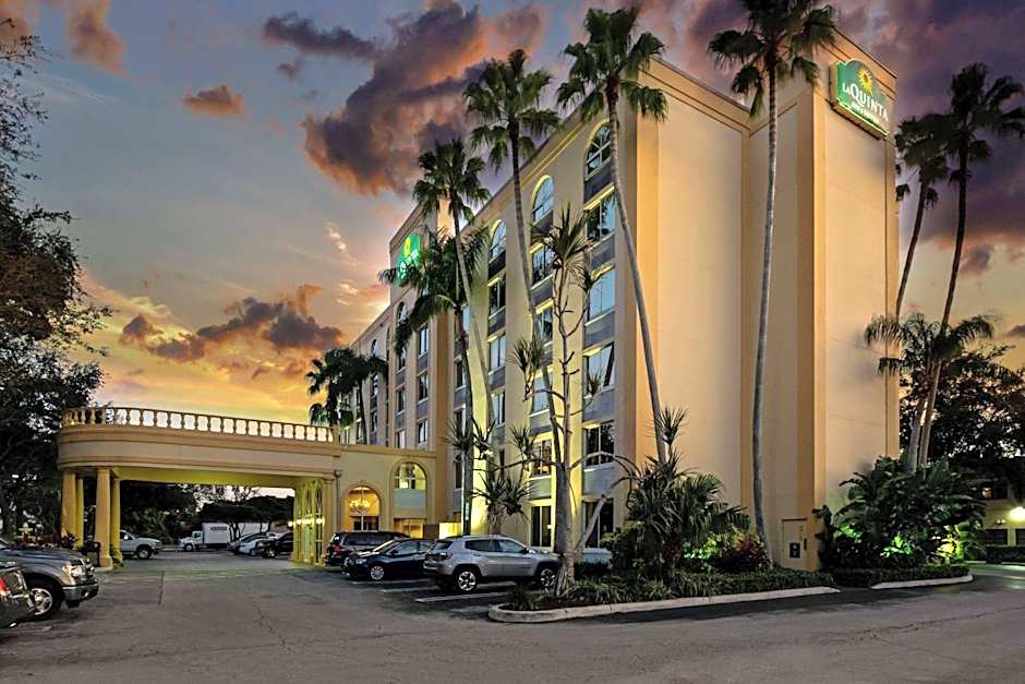 La Quinta Inn & Suites by Wyndham West Palm Beach Airport