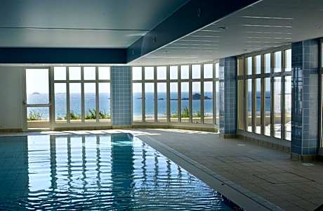 Two-Bedroom Apartment (6 Adults) with Sea View