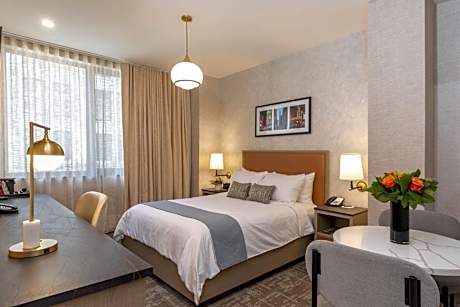 Deluxe Queen Room