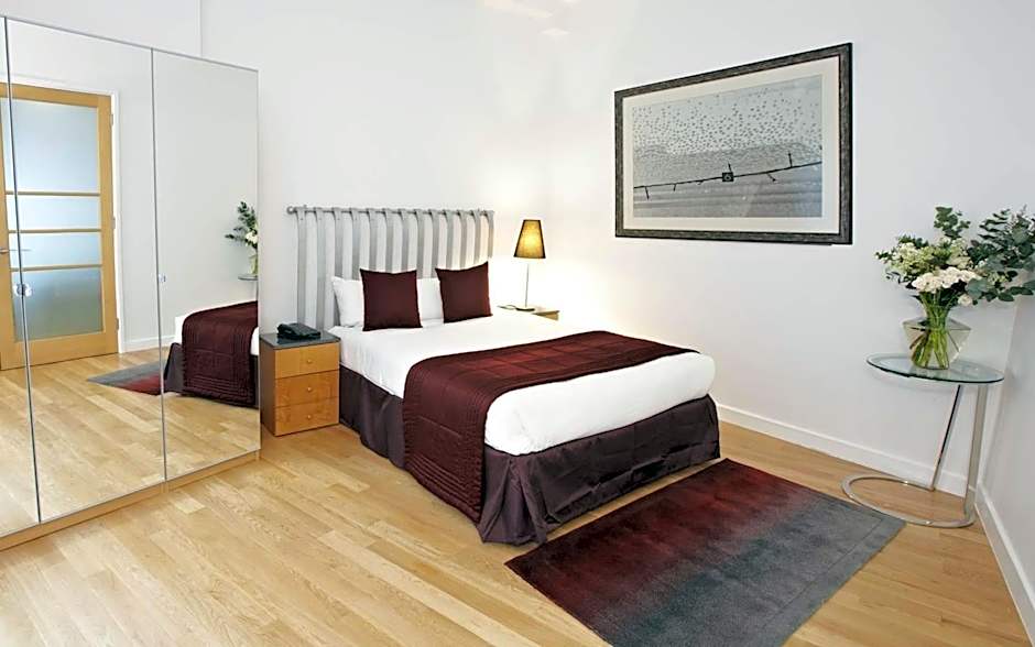 196 Bishopsgate Apartments by DMONTRIO