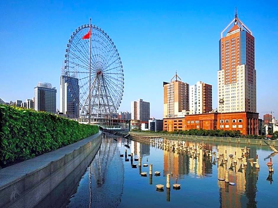 Gold Source Sunshine Hotel