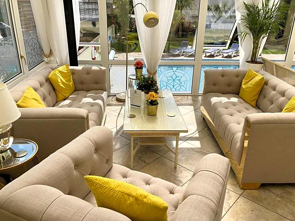 Riviera Lodge Hotel