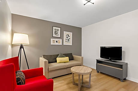 1 King Bed, Suite, Nonsmoking, Accessible