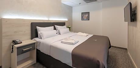 Deluxe Suite with Spa Bath