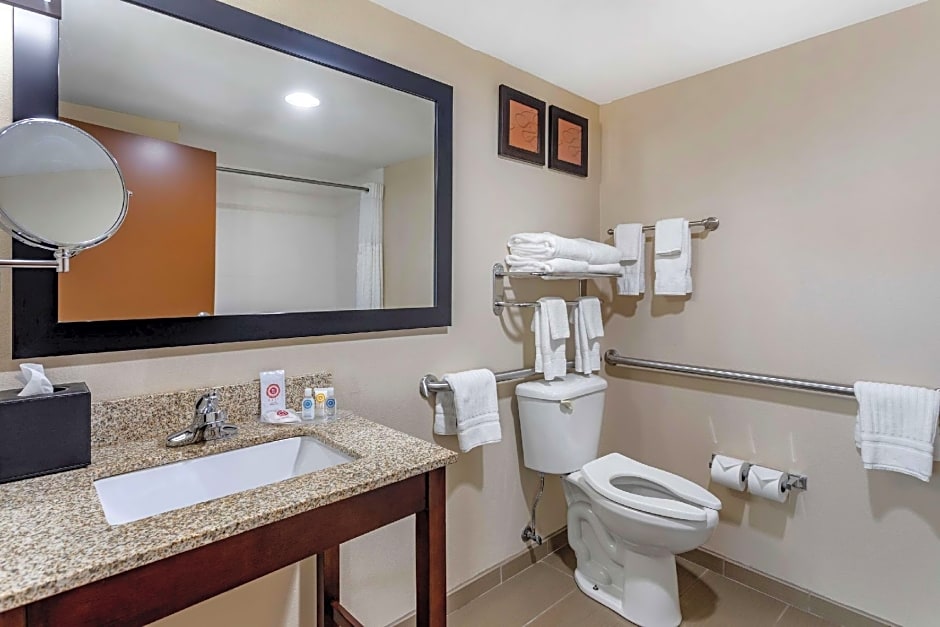 Comfort Suites Manchester near Arnold AFB