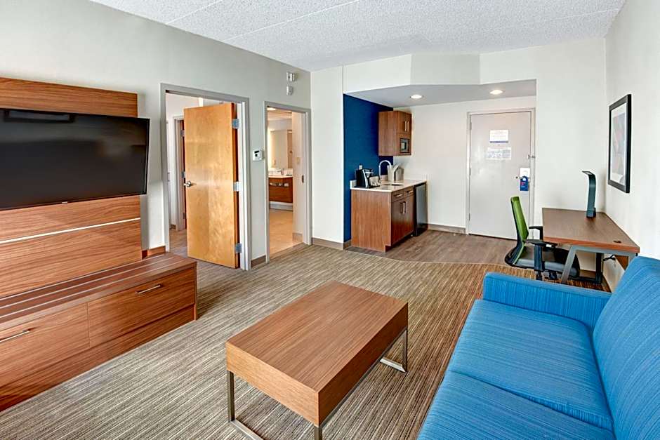 Holiday Inn Express & Suites West Long Branch - Eatontown By IHG