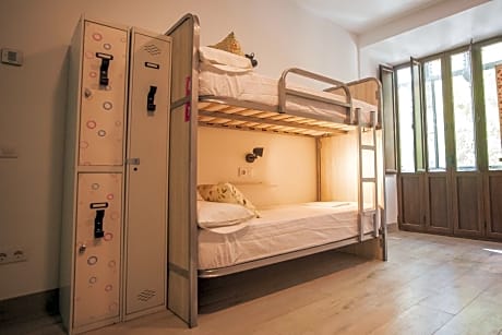 Bed in 8-Bed Mixed Dormitory Room