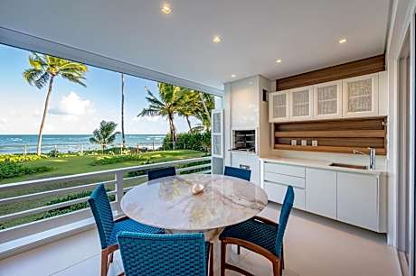 Apartamento Luxuoso à Beira-mar em Praia do Forte!