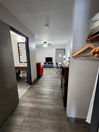 One-Bedroom Suite with Two Queen Beds - Non-Smoking