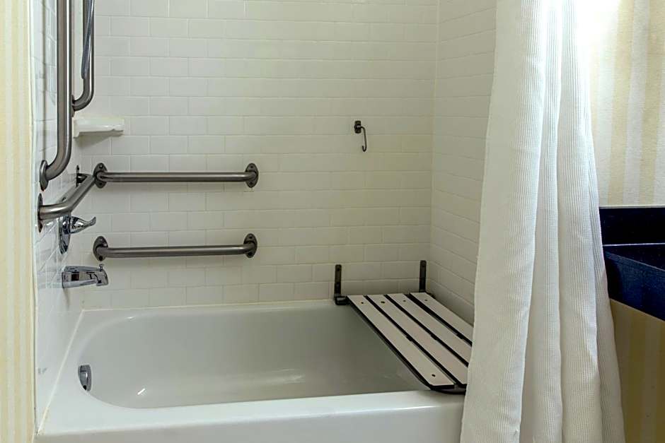 Fairfield Inn & Suites by Marriott Canton