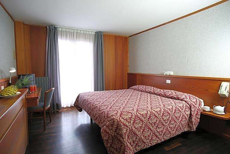 Photo 1 of 2 of Single Room